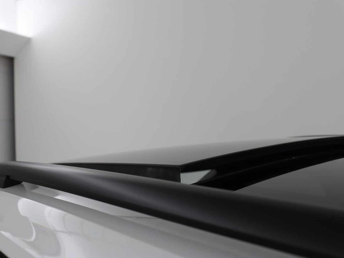 Volkswagen Tiguan 1.4 eHybrid R Line | Panoramadak | Trekhaak | Stoelverwarming | Camera | 20'' | Park Assist | Carplay | Matrix LED | Stuurverwarming | Adaptive cruise | Navigatie | PHEV | Plug In