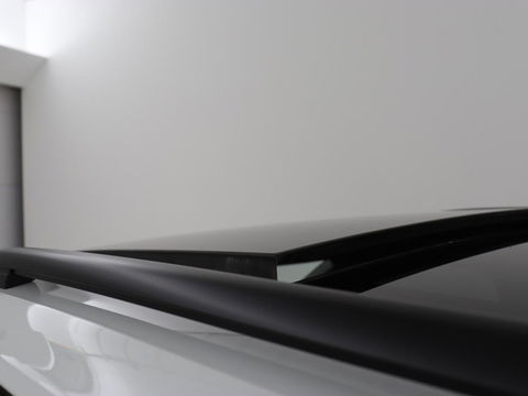 Volkswagen Tiguan 1.4 eHybrid R Line | Panoramadak | Trekhaak | Stoelverwarming | Camera | 20'' | Park Assist | Carplay | Matrix LED | Stuurverwarming | Adaptive cruise | Navigatie | PHEV | Plug In