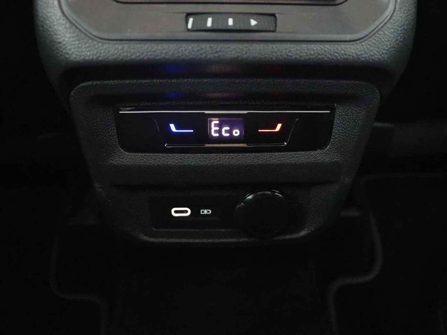 Volkswagen Tiguan 1.4 eHybrid R Line | Panoramadak | Trekhaak | Stoelverwarming | Camera | 20'' | Park Assist | Carplay | Matrix LED | Stuurverwarming | Adaptive cruise | Navigatie | PHEV | Plug In