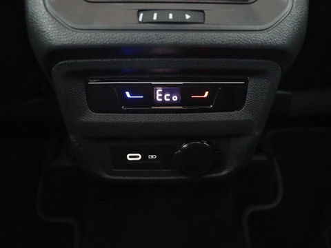 Volkswagen Tiguan 1.4 eHybrid R Line | Panoramadak | Trekhaak | Stoelverwarming | Camera | 20'' | Park Assist | Carplay | Matrix LED | Stuurverwarming | Adaptive cruise | Navigatie | PHEV | Plug In