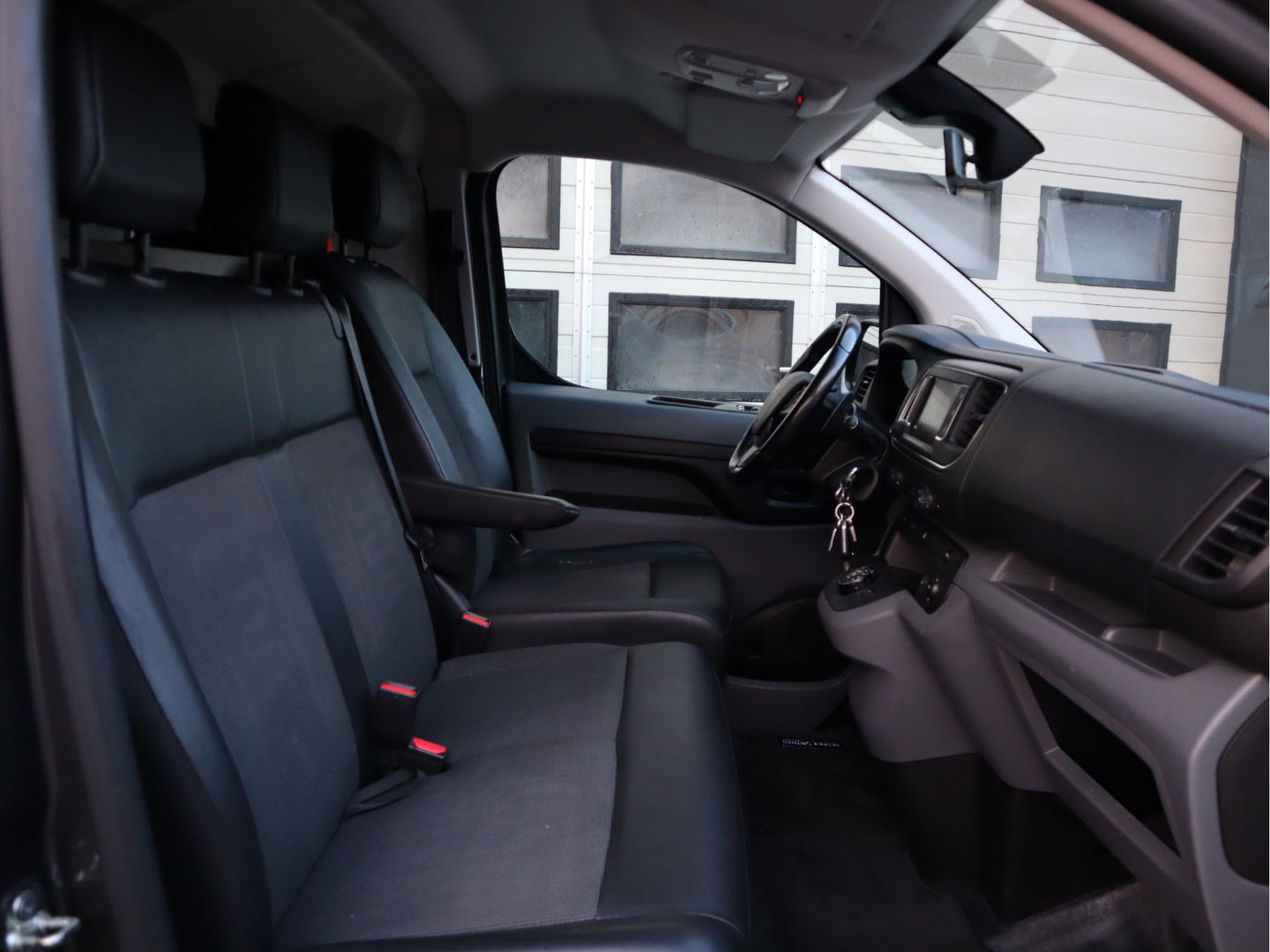 Peugeot Expert 2.0 BlueHDI 123pk Euro 6 Automaat - L2 Lang - Navi - Cruise