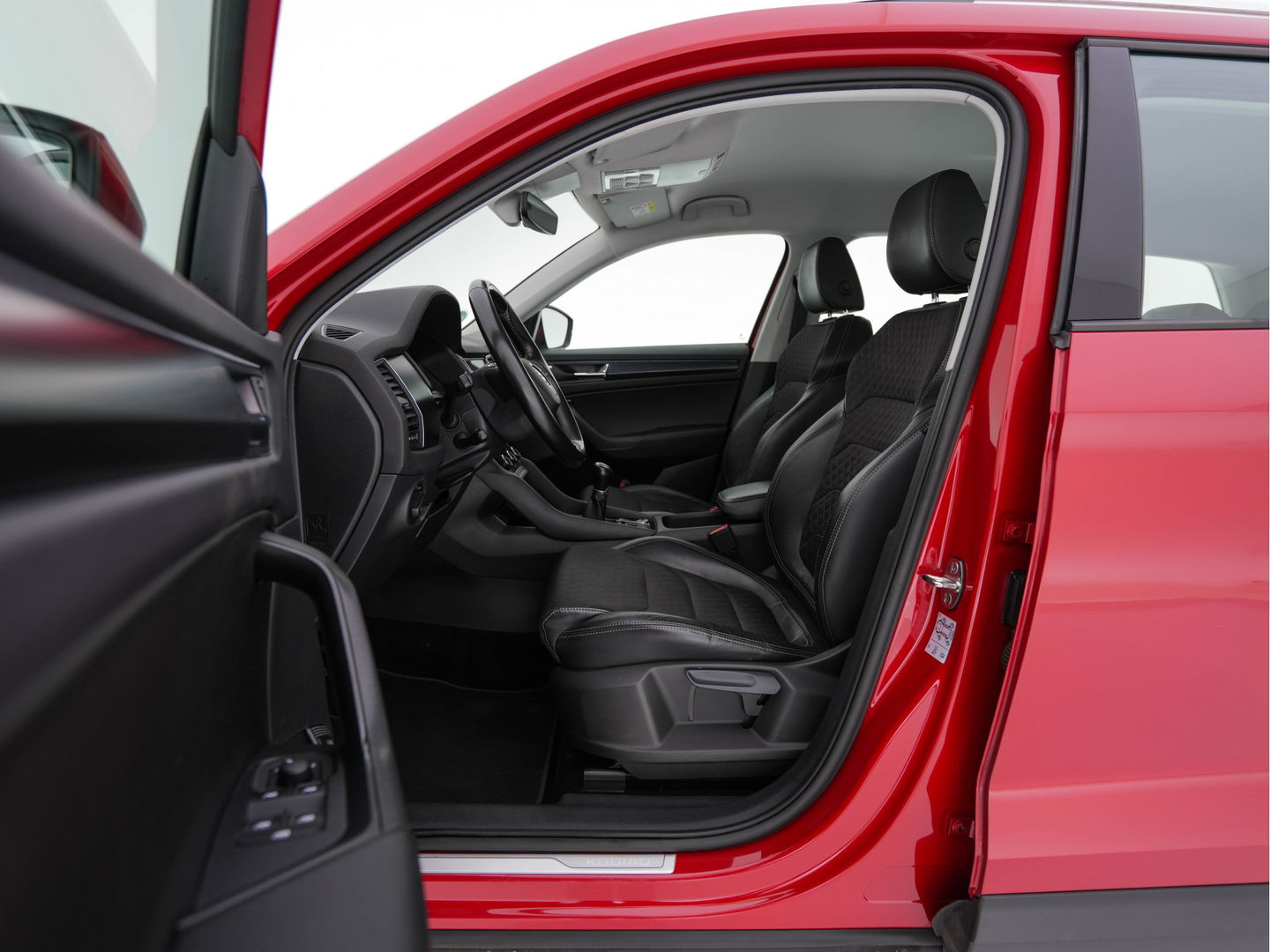 Škoda Kodiaq 1.5 TSI Business Edition (INCL-BTW) *ADAPTIVE-CRUISE | LEATHER-FABRIC | FULL-LED | CANTON-SOUND | HEATED-SPORTSEATS | KEYLESS | NAVI-FULLMAP | CAMERA | DAB+ | ECC | PDC | TOWBAR | 18''ALU*