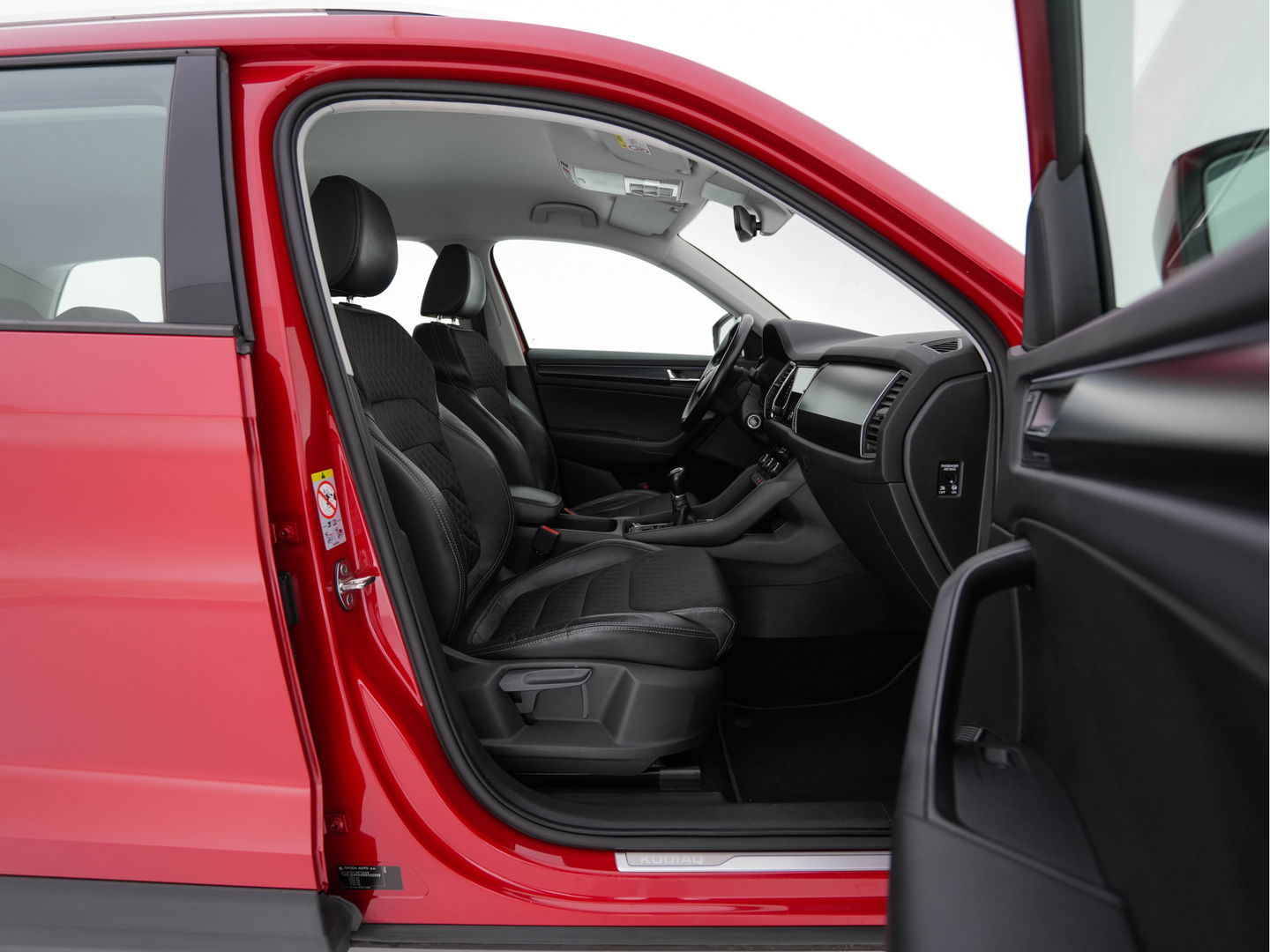 Škoda Kodiaq 1.5 TSI Business Edition (INCL-BTW) *ADAPTIVE-CRUISE | LEATHER-FABRIC | FULL-LED | CANTON-SOUND | HEATED-SPORTSEATS | KEYLESS | NAVI-FULLMAP | CAMERA | DAB+ | ECC | PDC | TOWBAR | 18''ALU*