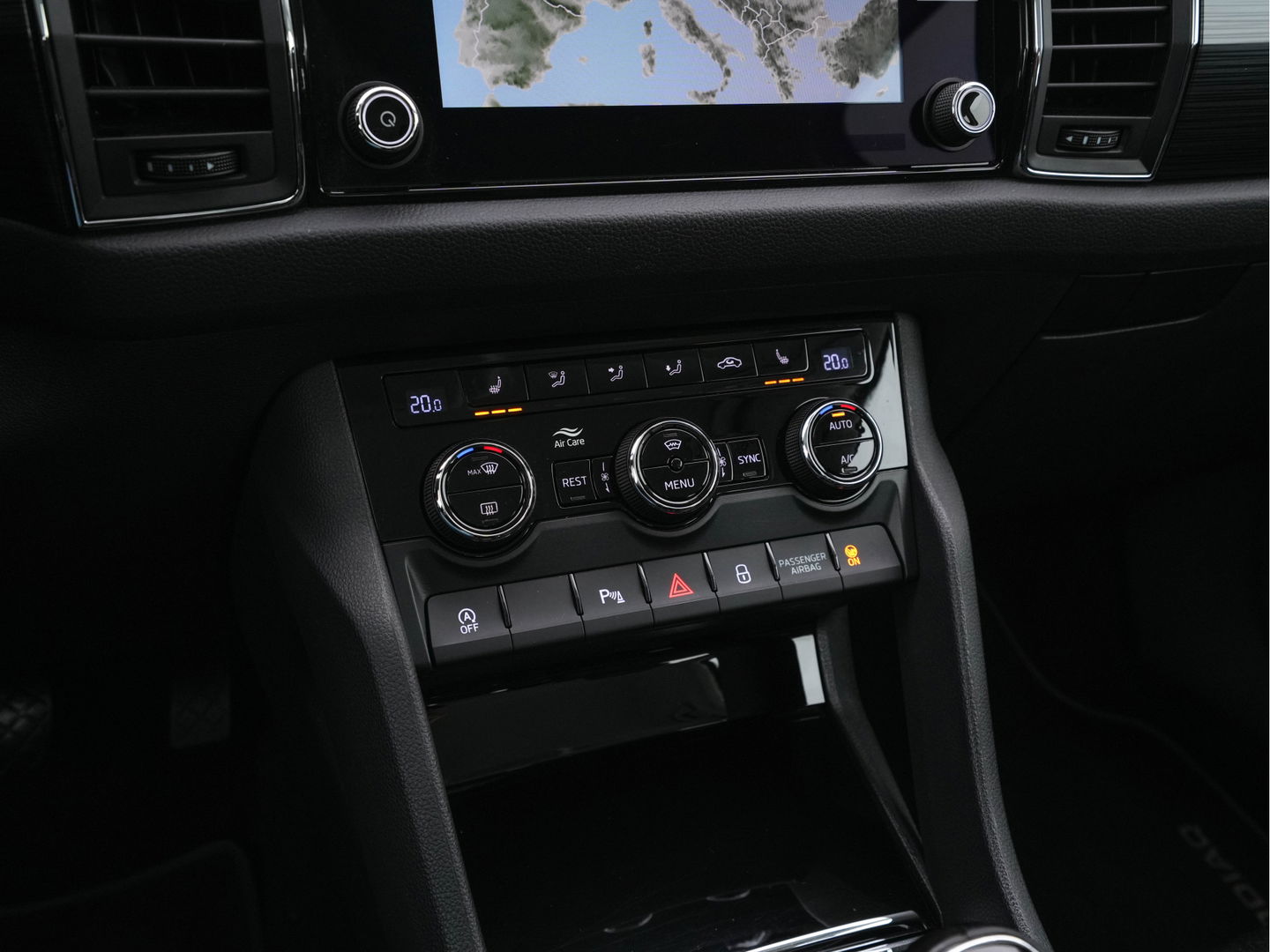 Škoda Kodiaq 1.5 TSI Business Edition (INCL-BTW) *ADAPTIVE-CRUISE | LEATHER-FABRIC | FULL-LED | CANTON-SOUND | HEATED-SPORTSEATS | KEYLESS | NAVI-FULLMAP | CAMERA | DAB+ | ECC | PDC | TOWBAR | 18''ALU*