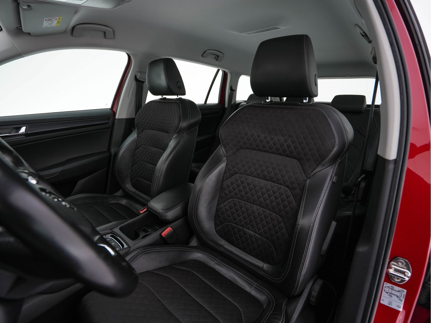 Škoda Kodiaq 1.5 TSI Business Edition (INCL-BTW) *ADAPTIVE-CRUISE | LEATHER-FABRIC | FULL-LED | CANTON-SOUND | HEATED-SPORTSEATS | KEYLESS | NAVI-FULLMAP | CAMERA | DAB+ | ECC | PDC | TOWBAR | 18''ALU*