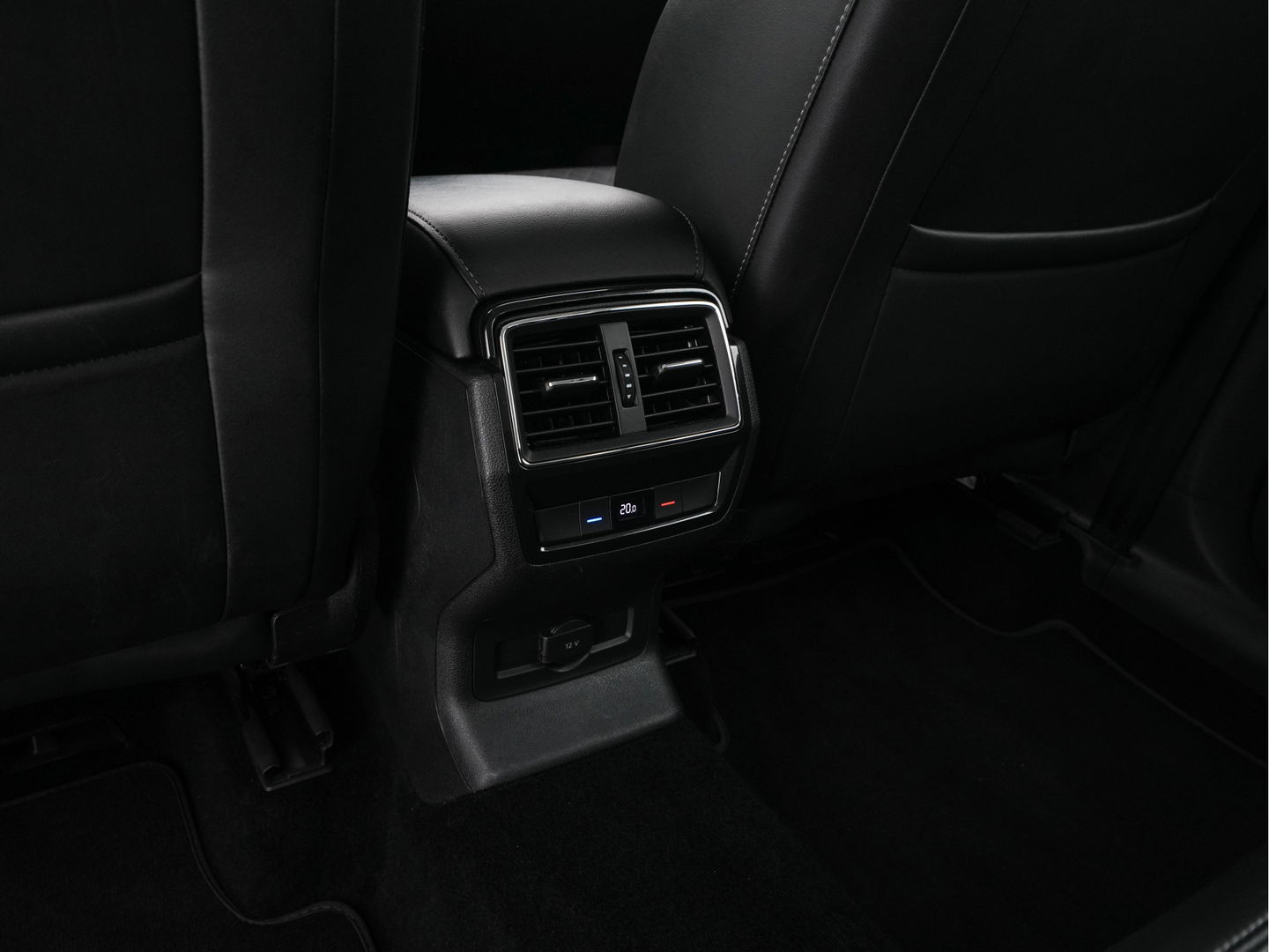 Škoda Kodiaq 1.5 TSI Business Edition (INCL-BTW) *ADAPTIVE-CRUISE | LEATHER-FABRIC | FULL-LED | CANTON-SOUND | HEATED-SPORTSEATS | KEYLESS | NAVI-FULLMAP | CAMERA | DAB+ | ECC | PDC | TOWBAR | 18''ALU*