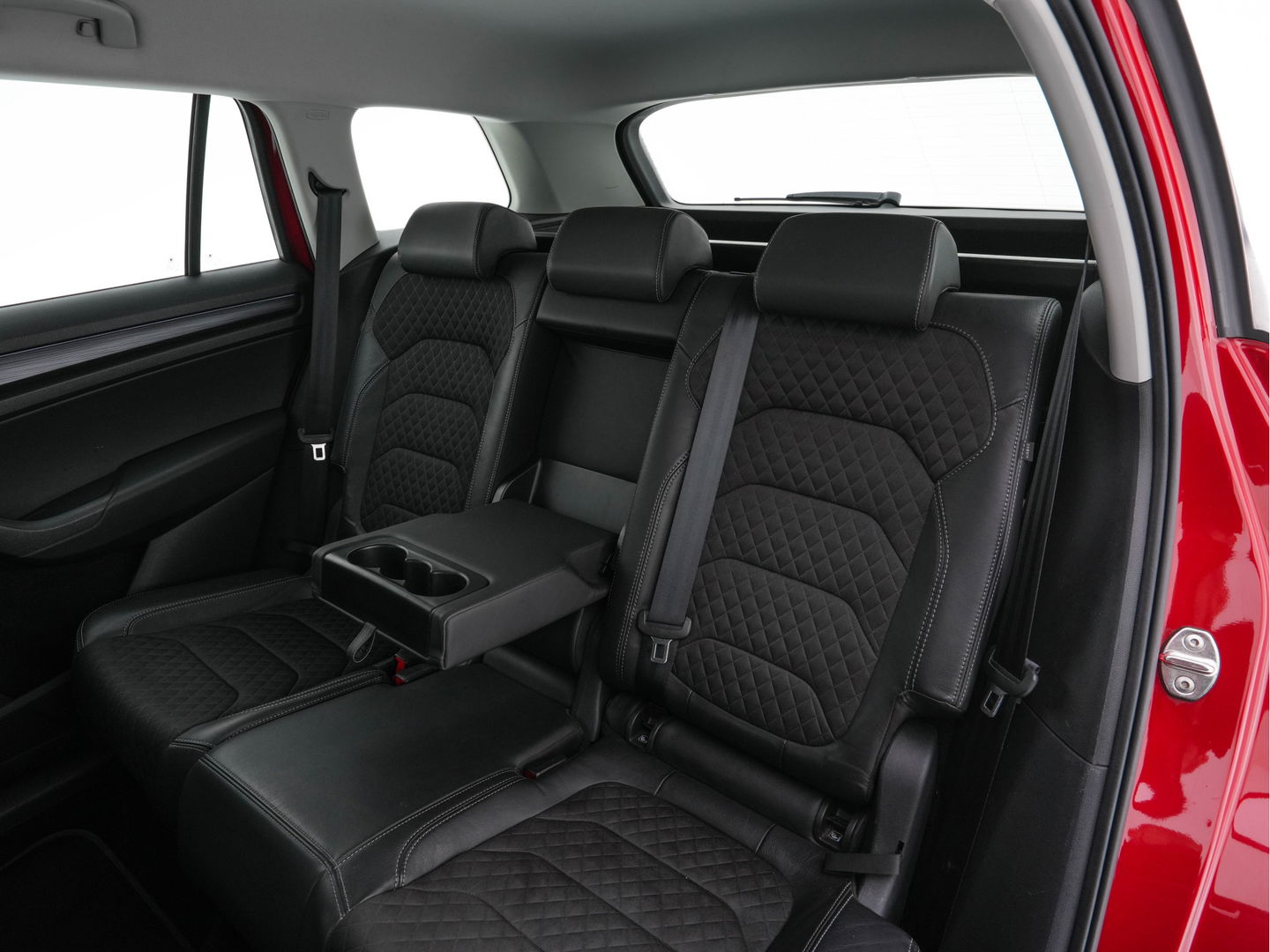 Škoda Kodiaq 1.5 TSI Business Edition (INCL-BTW) *ADAPTIVE-CRUISE | LEATHER-FABRIC | FULL-LED | CANTON-SOUND | HEATED-SPORTSEATS | KEYLESS | NAVI-FULLMAP | CAMERA | DAB+ | ECC | PDC | TOWBAR | 18''ALU*