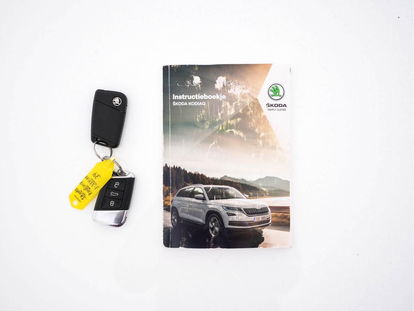 Škoda Kodiaq 1.5 TSI Business Edition (INCL-BTW) *ADAPTIVE-CRUISE | LEATHER-FABRIC | FULL-LED | CANTON-SOUND | HEATED-SPORTSEATS | KEYLESS | NAVI-FULLMAP | CAMERA | DAB+ | ECC | PDC | TOWBAR | 18''ALU*