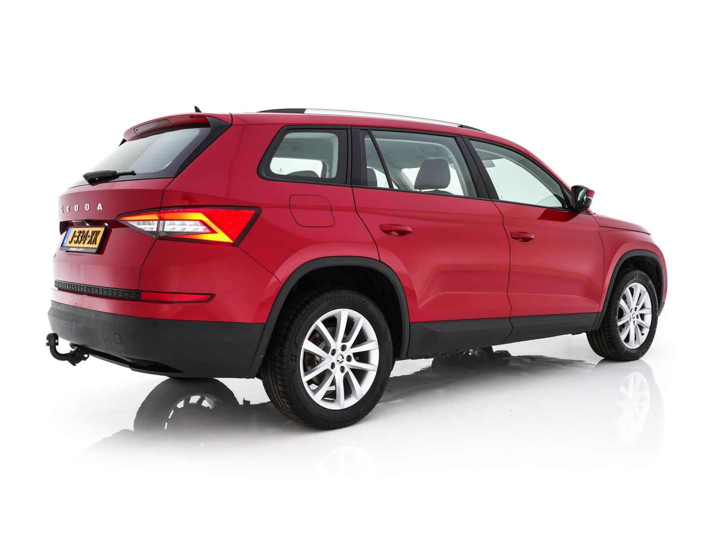 Škoda Kodiaq 1.5 TSI Business Edition (INCL-BTW) *ADAPTIVE-CRUISE | LEATHER-FABRIC | FULL-LED | CANTON-SOUND | HEATED-SPORTSEATS | KEYLESS | NAVI-FULLMAP | CAMERA | DAB+ | ECC | PDC | TOWBAR | 18''ALU*