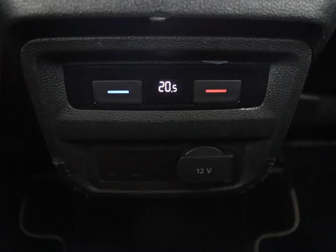 Volkswagen Tiguan 1.4 TSI R Line | Stoelverwarming | Trekhaak | Carplay | Navigatie | Virtual Cockpit | Adaptive cruise | 19'' | Parkeerhulp | Bluetooth | Adaptief LED