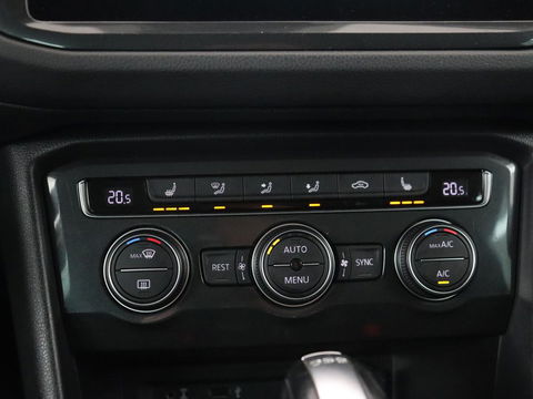 Volkswagen Tiguan 1.4 TSI R Line | Stoelverwarming | Trekhaak | Carplay | Navigatie | Virtual Cockpit | Adaptive cruise | 19'' | Parkeerhulp | Bluetooth | Adaptief LED