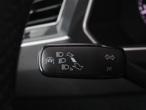 Volkswagen Tiguan 1.4 TSI R Line | Stoelverwarming | Trekhaak | Carplay | Navigatie | Virtual Cockpit | Adaptive cruise | 19'' | Parkeerhulp | Bluetooth | Adaptief LED