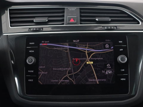 Volkswagen Tiguan 1.4 TSI R Line | Stoelverwarming | Trekhaak | Carplay | Navigatie | Virtual Cockpit | Adaptive cruise | 19'' | Parkeerhulp | Bluetooth | Adaptief LED