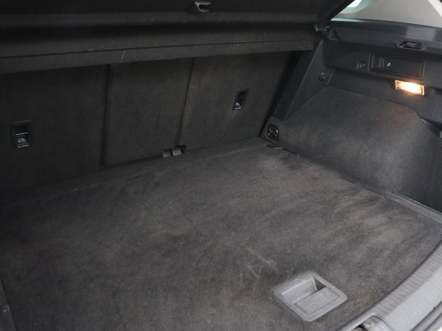 Volkswagen Tiguan 1.4 TSI R Line | Stoelverwarming | Trekhaak | Carplay | Navigatie | Virtual Cockpit | Adaptive cruise | 19'' | Parkeerhulp | Bluetooth | Adaptief LED