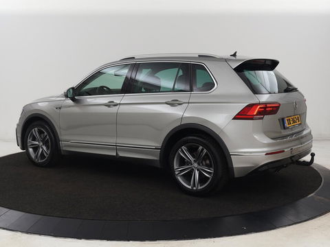 Volkswagen Tiguan 1.4 TSI R Line | Stoelverwarming | Trekhaak | Carplay | Navigatie | Virtual Cockpit | Adaptive cruise | 19'' | Parkeerhulp | Bluetooth | Adaptief LED