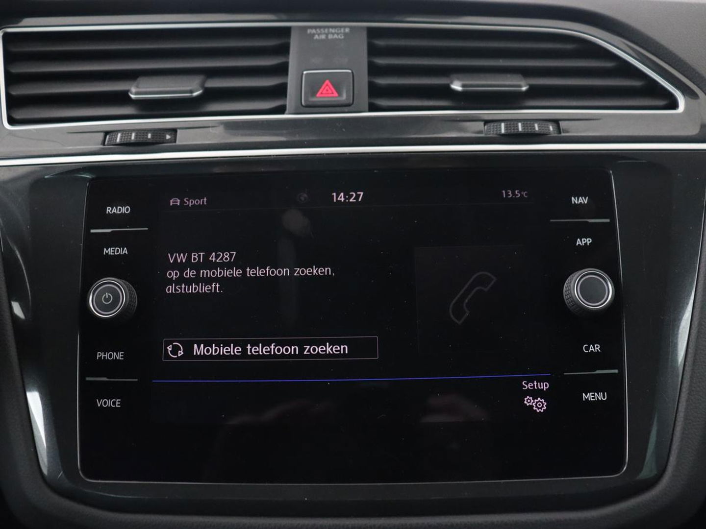 Volkswagen Tiguan 1.4 TSI R Line | Stoelverwarming | Trekhaak | Carplay | Navigatie | Virtual Cockpit | Adaptive cruise | 19'' | Parkeerhulp | Bluetooth | Adaptief LED