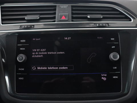 Volkswagen Tiguan 1.4 TSI R Line | Stoelverwarming | Trekhaak | Carplay | Navigatie | Virtual Cockpit | Adaptive cruise | 19'' | Parkeerhulp | Bluetooth | Adaptief LED