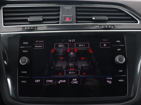 Volkswagen Tiguan 1.4 TSI R Line | Stoelverwarming | Trekhaak | Carplay | Navigatie | Virtual Cockpit | Adaptive cruise | 19'' | Parkeerhulp | Bluetooth | Adaptief LED