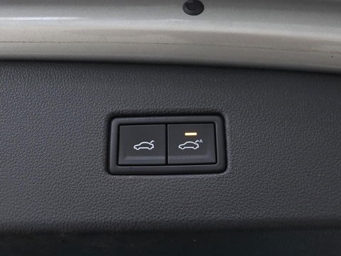 Volkswagen Tiguan 1.4 TSI R Line | Stoelverwarming | Trekhaak | Carplay | Navigatie | Virtual Cockpit | Adaptive cruise | 19'' | Parkeerhulp | Bluetooth | Adaptief LED