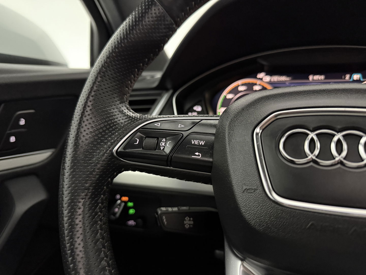 Audi Q5 55 TFSI e Quattro S-line | Pano | LED-Matrix | Virtual | Carplay | Trekh. | Luchtvering | Keyless | Stoelverw. | Schakelflippers