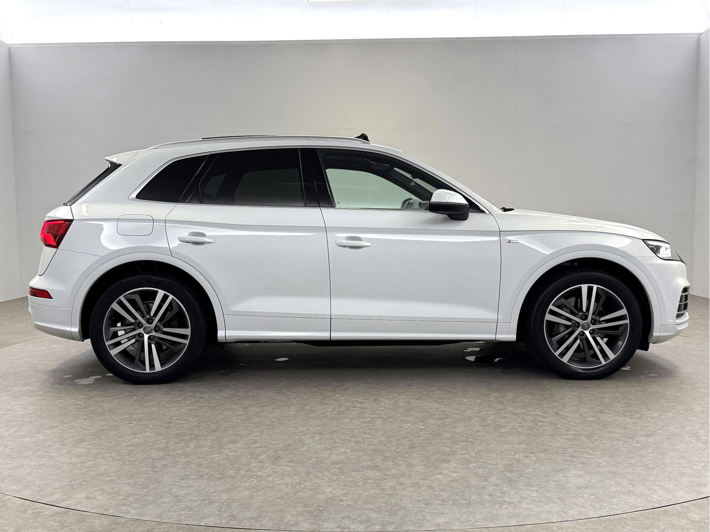 Audi Q5 55 TFSI e Quattro S-line | Pano | LED-Matrix | Virtual | Carplay | Trekh. | Luchtvering | Keyless | Stoelverw. | Schakelflippers