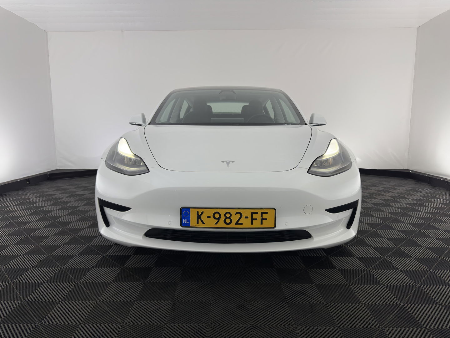 Tesla Model 3 Standard RWD Plus 60 kWh {SOH-99%} [ 3-Fase ] (INCL-BTW) Aut. *PANO | AUTO-PILOT | LUXURY-LEATHER | KEYLESS | FULL-LED | MEMORY-PACK | SURROUND-VIEW | DAB | CARPLAY | DIGI-COCKPIT | LANE-ASSIST | COMFORT-SEATS | TOWBAR | 19"ALU*