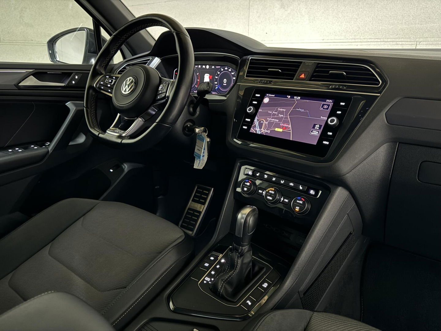 Volkswagen Tiguan 1.5 TSI ACT 2X R-Line Pano Virtual ACC NAP