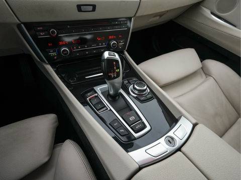 BMW 5 Serie Gran Turismo 520d High Executive Aut. *HEAD-UP | ADAPTIVE-CRUISE | LUXURY-LEATHER | XENON | MEMORY-PACK | TOP-VIEW | HIFI-SOUND | NAVI-FULLMAP | ECC | PDC*