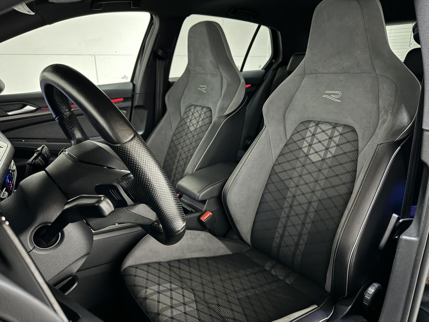 Volkswagen Golf 1.5 eTSI R-Line Pano Harman/Kardon Carplay Sfeer