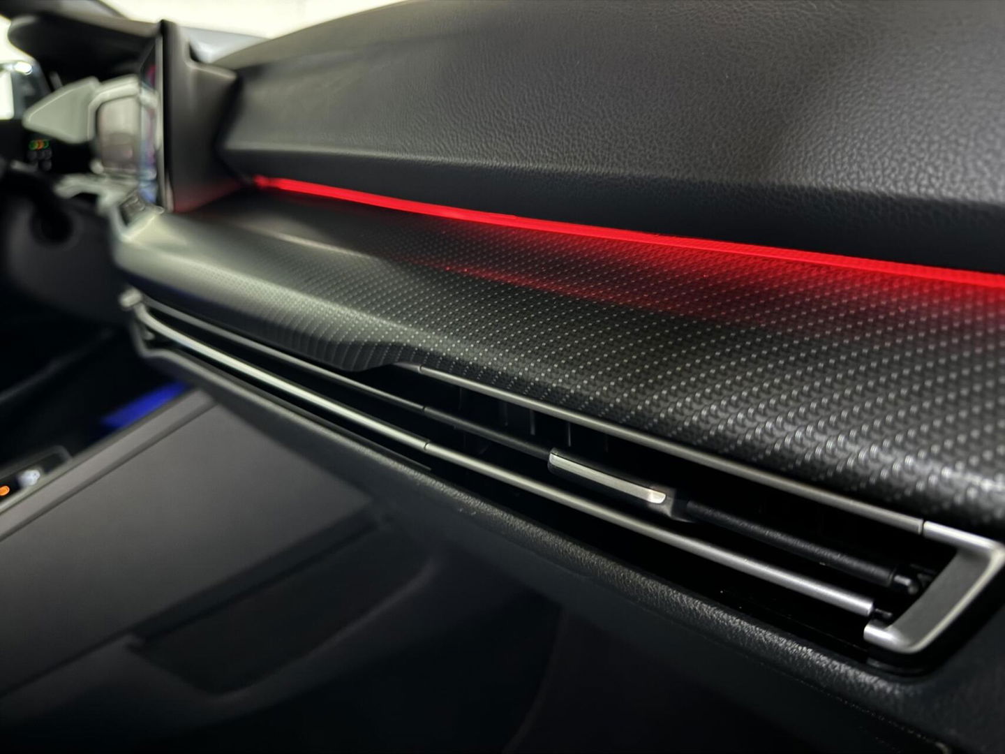 Volkswagen Golf 1.5 eTSI R-Line Pano Harman/Kardon Carplay Sfeer