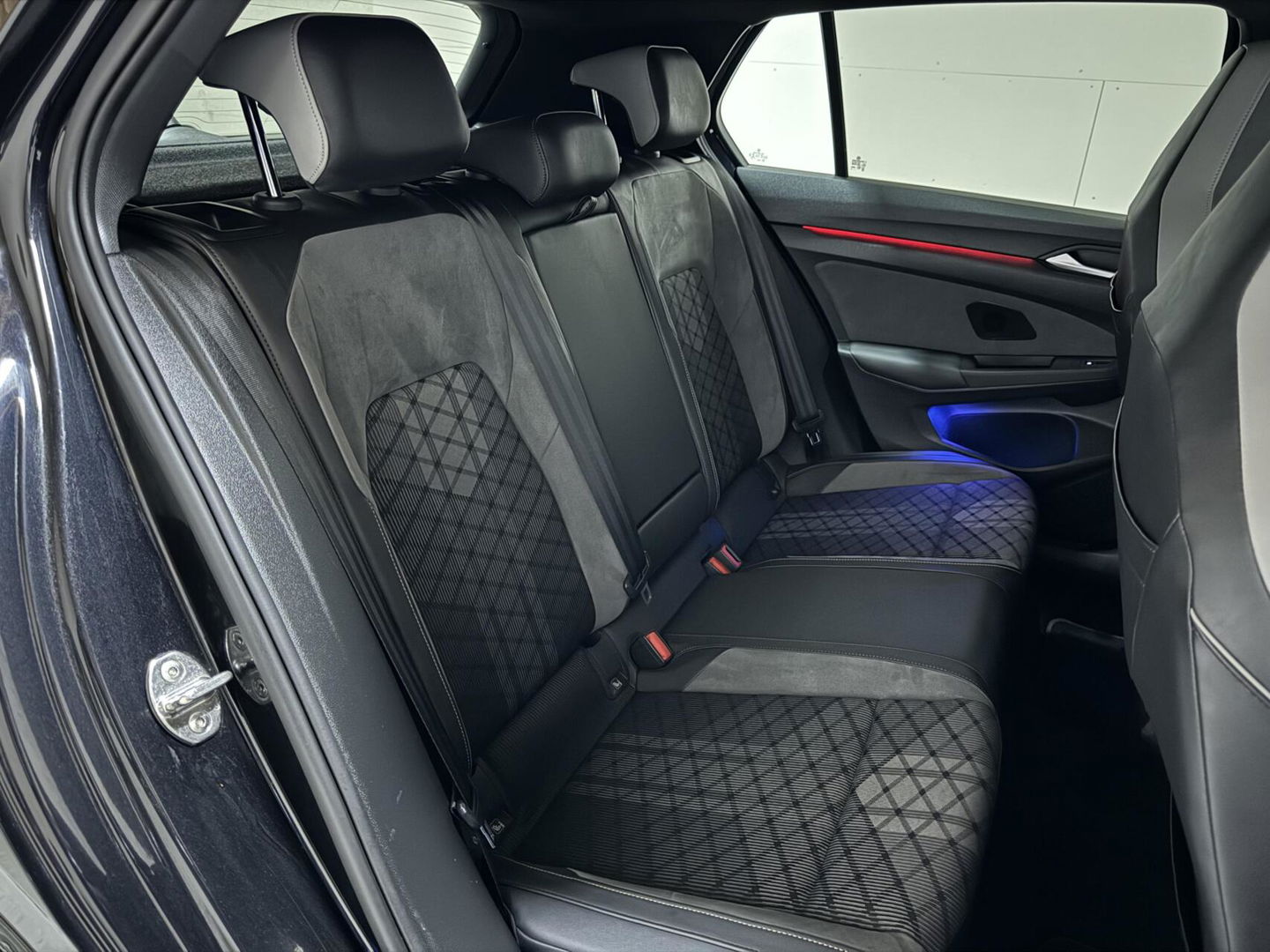 Volkswagen Golf 1.5 eTSI R-Line Pano Harman/Kardon Carplay Sfeer