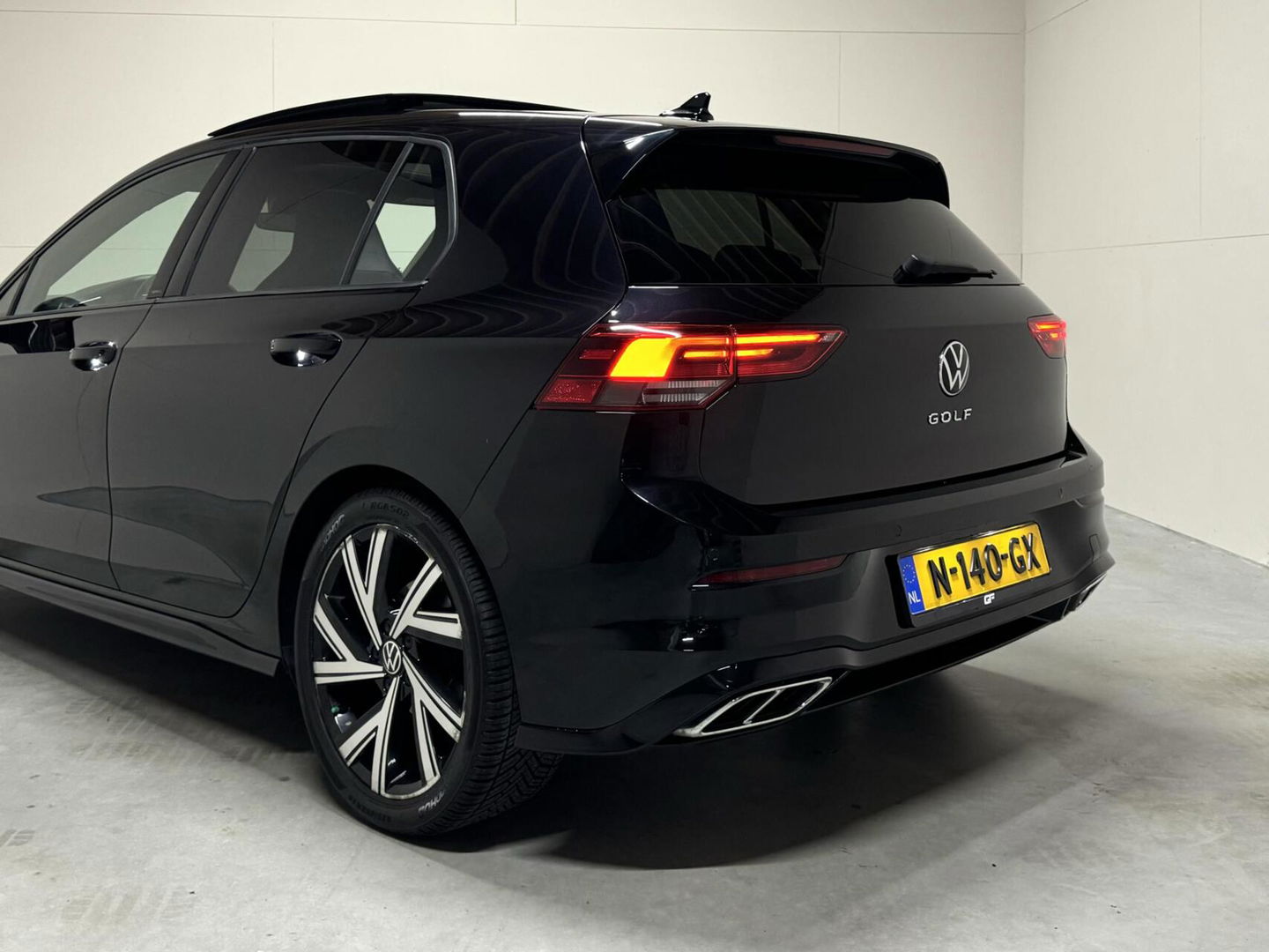 Volkswagen Golf 1.5 eTSI R-Line Pano Harman/Kardon Carplay Sfeer