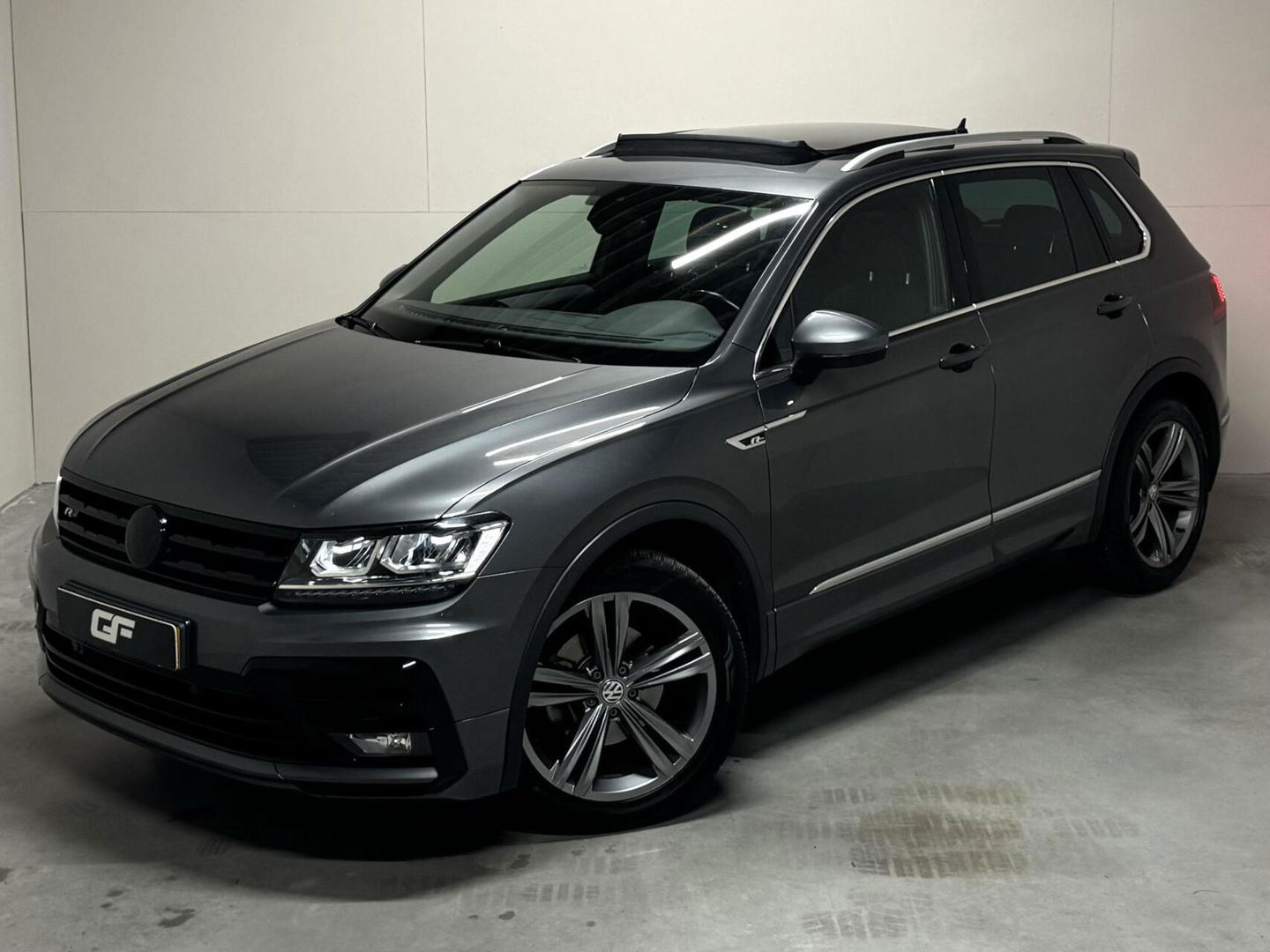 Volkswagen Tiguan 1.4 TSI R-Line Pano Virtual Massage Trekh. NAP