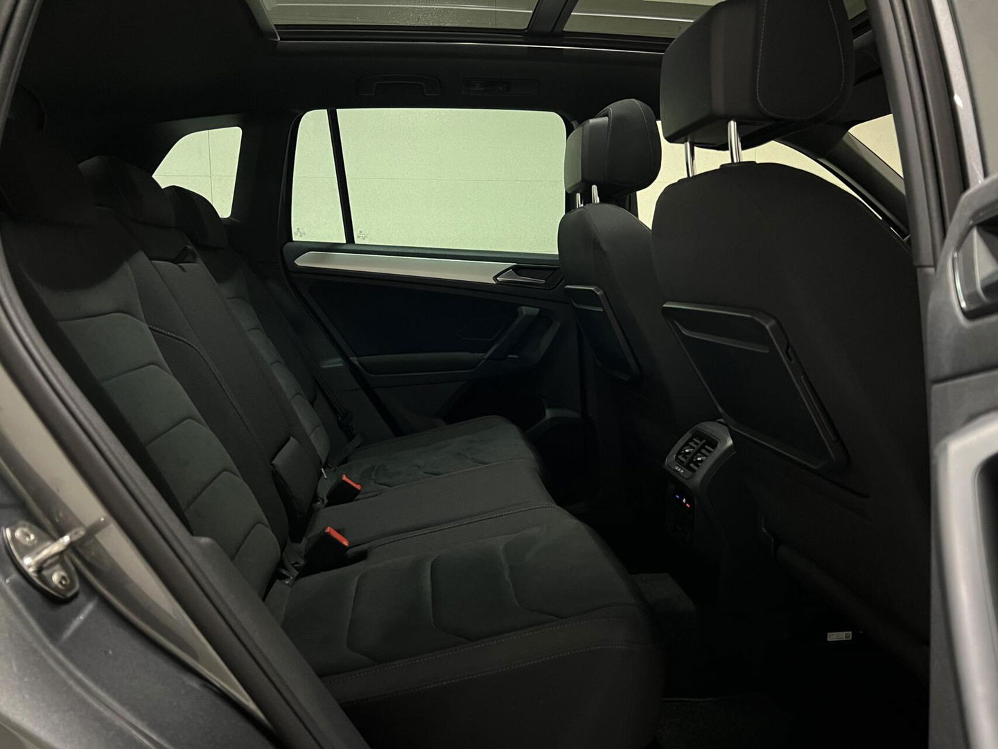 Volkswagen Tiguan 1.4 TSI R-Line Pano Virtual Massage Trekh. NAP