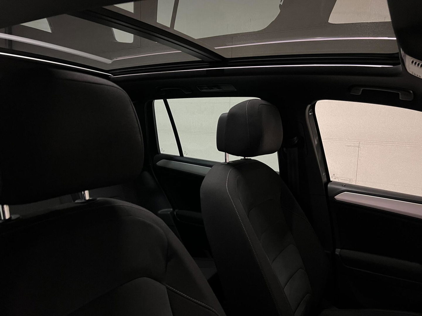 Volkswagen Tiguan 1.4 TSI R-Line Pano Virtual Massage Trekh. NAP