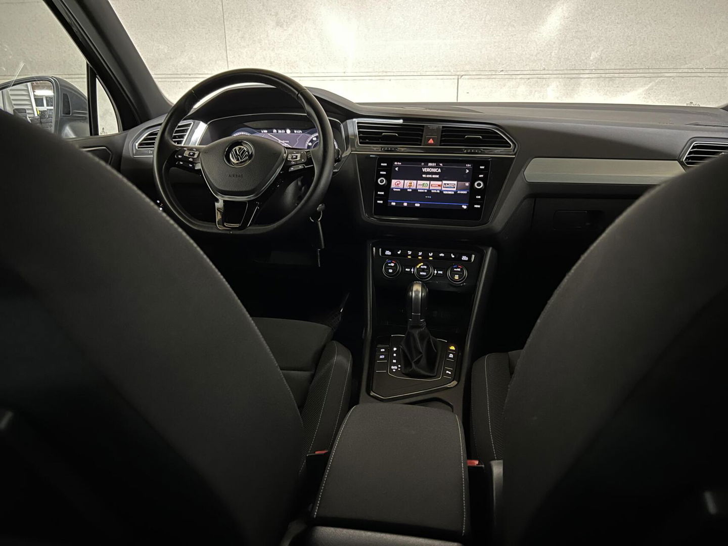 Volkswagen Tiguan 1.4 TSI R-Line Pano Virtual Massage Trekh. NAP