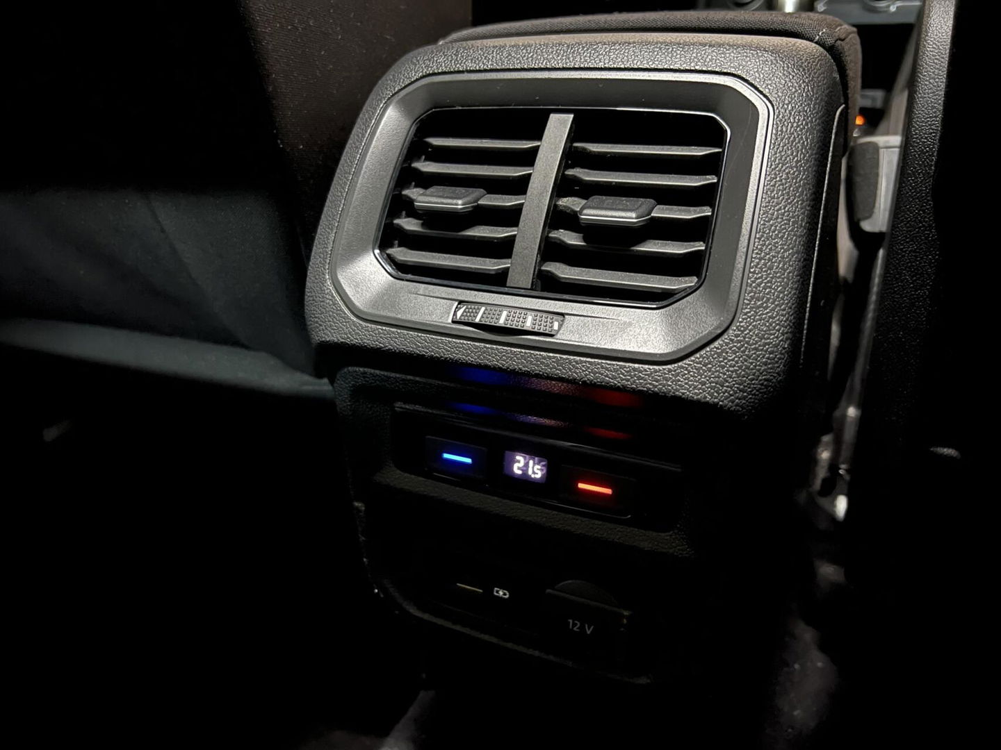 Volkswagen Tiguan 1.4 TSI R-Line Pano Virtual Massage Trekh. NAP