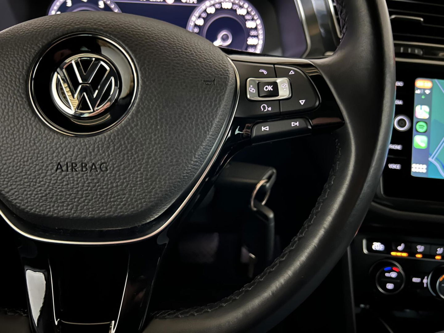 Volkswagen Tiguan 1.4 TSI R-Line Pano Virtual Massage Trekh. NAP