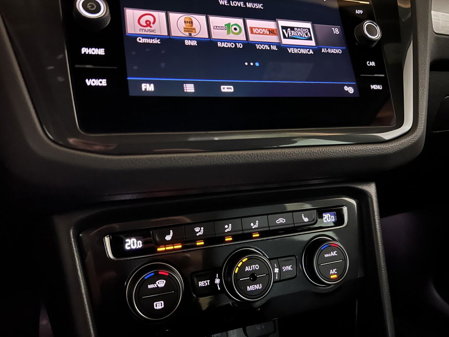 Volkswagen Tiguan 1.4 TSI R-Line Pano Virtual Massage Trekh. NAP