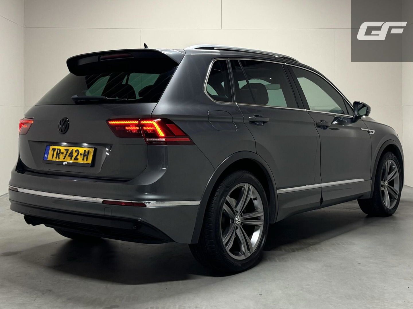 Volkswagen Tiguan 1.4 TSI R-Line Pano Virtual Massage Trekh. NAP