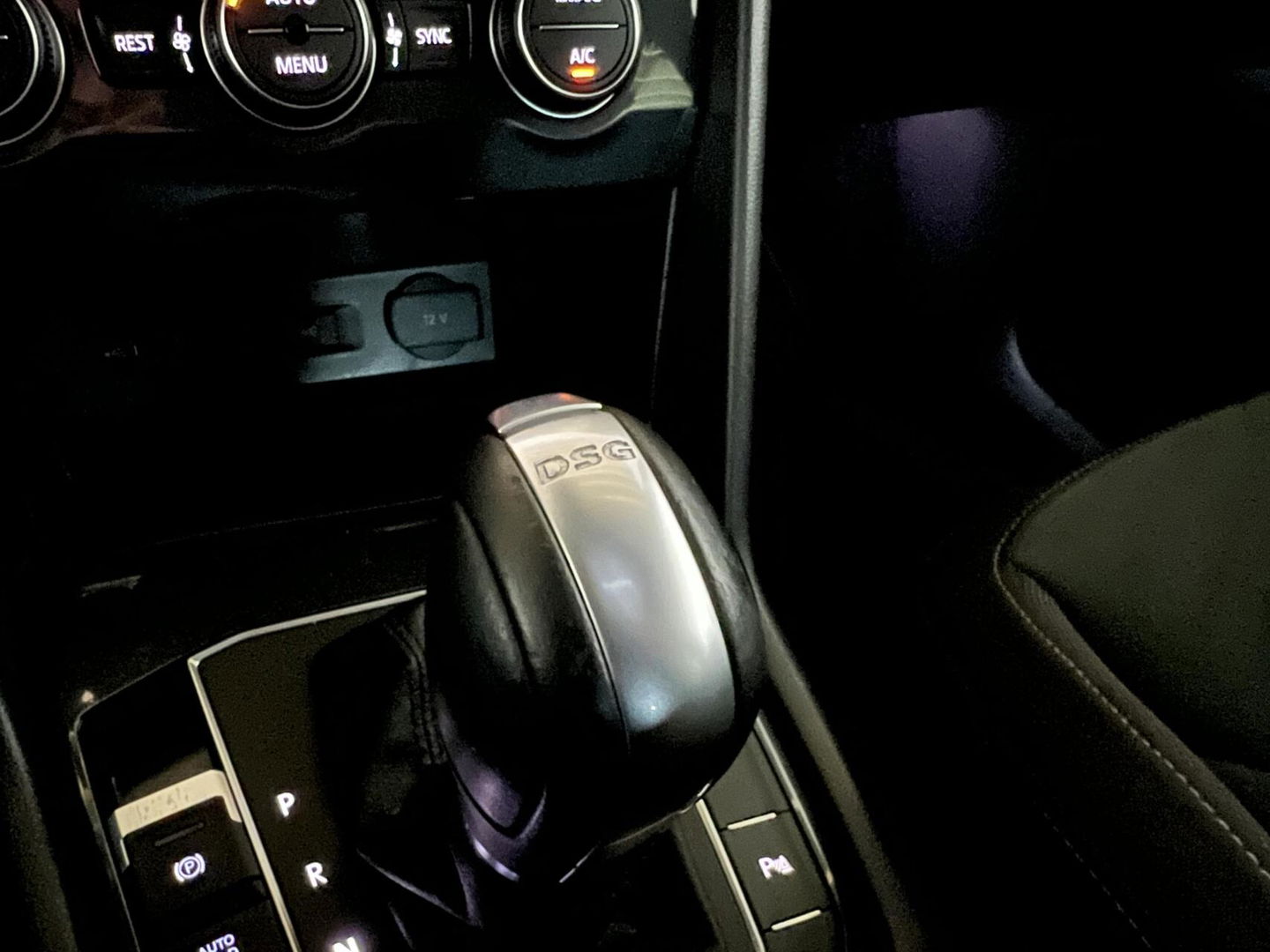 Volkswagen Tiguan 1.4 TSI R-Line Pano Virtual Massage Trekh. NAP