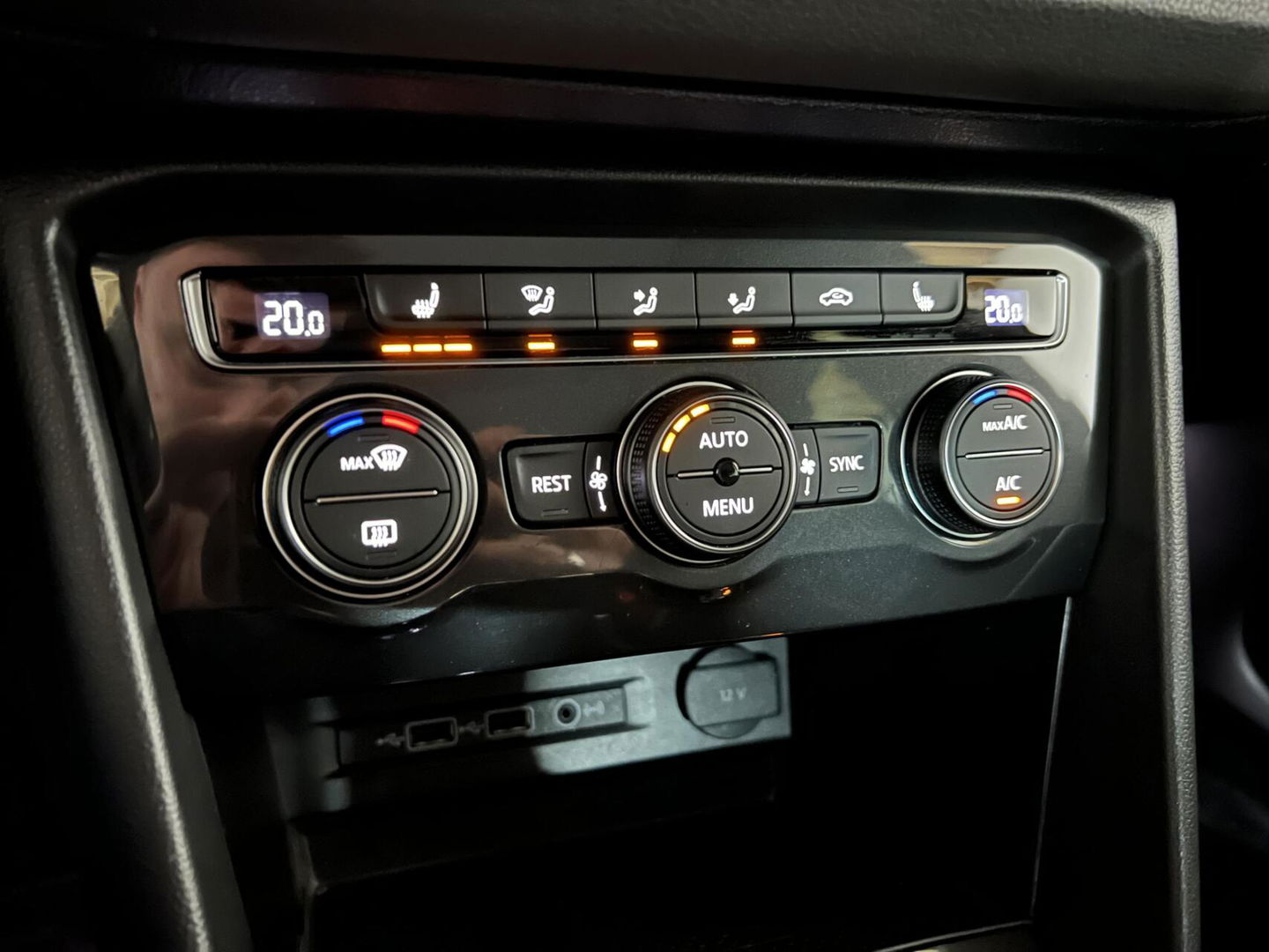 Volkswagen Tiguan 1.4 TSI R-Line Pano Virtual Massage Trekh. NAP