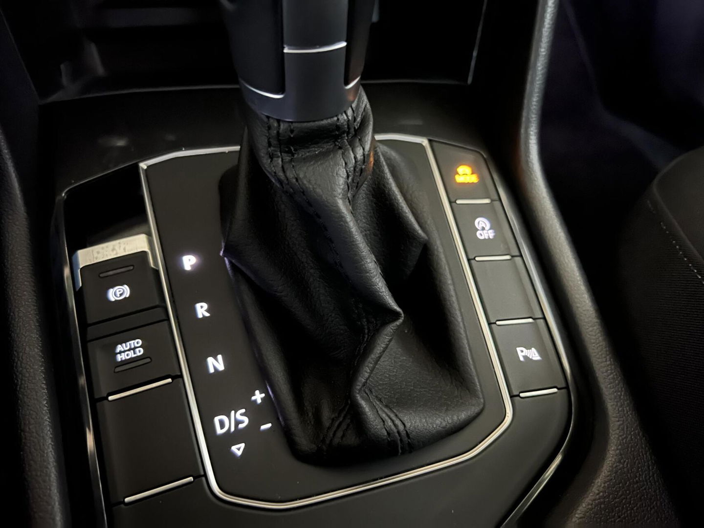 Volkswagen Tiguan 1.4 TSI R-Line Pano Virtual Massage Trekh. NAP