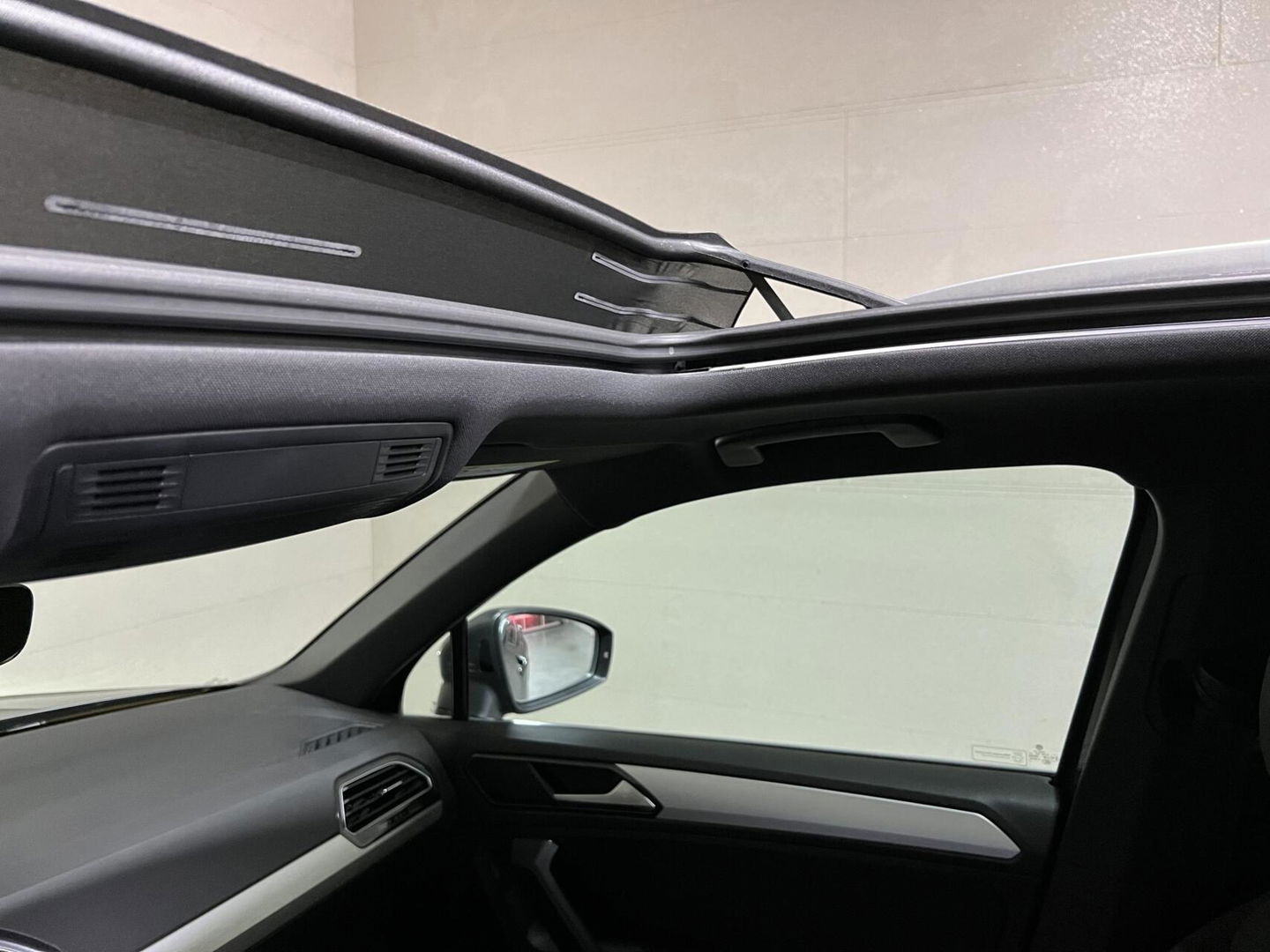 Volkswagen Tiguan 1.4 TSI R-Line Pano Virtual Massage Trekh. NAP
