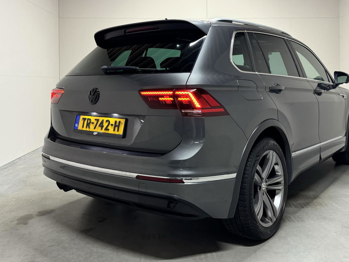 Volkswagen Tiguan 1.4 TSI R-Line Pano Virtual Massage Trekh. NAP