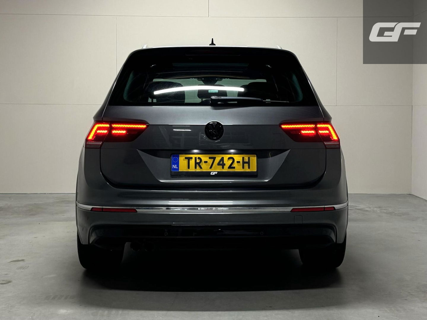 Volkswagen Tiguan 1.4 TSI R-Line Pano Virtual Massage Trekh. NAP