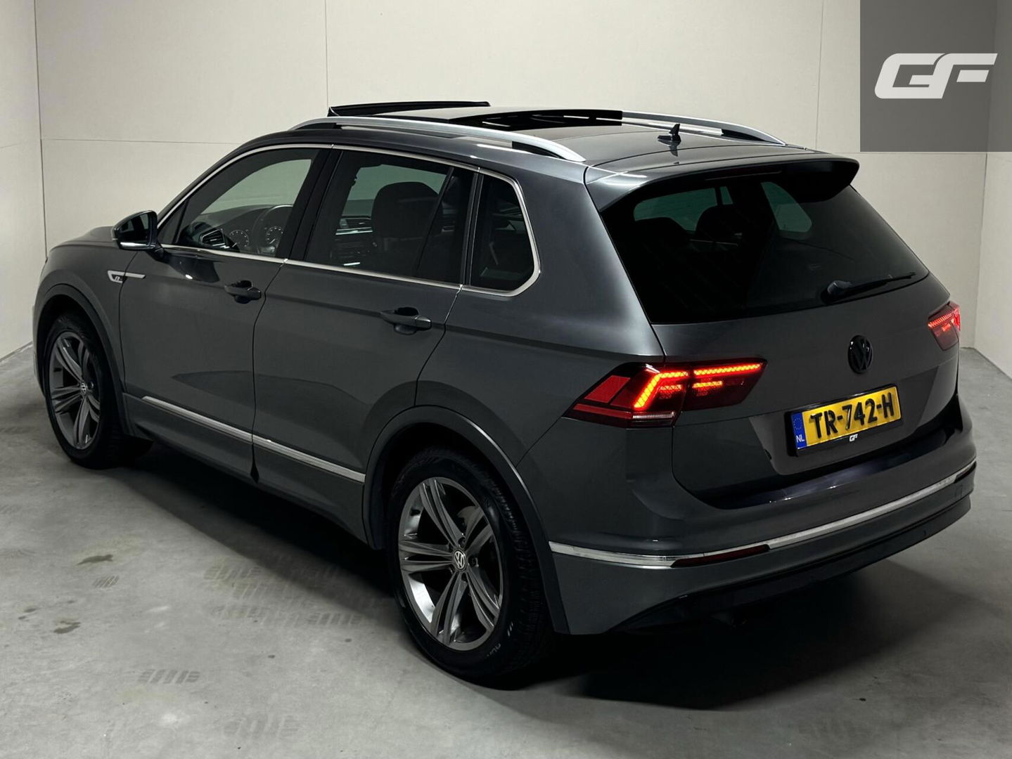 Volkswagen Tiguan 1.4 TSI R-Line Pano Virtual Massage Trekh. NAP