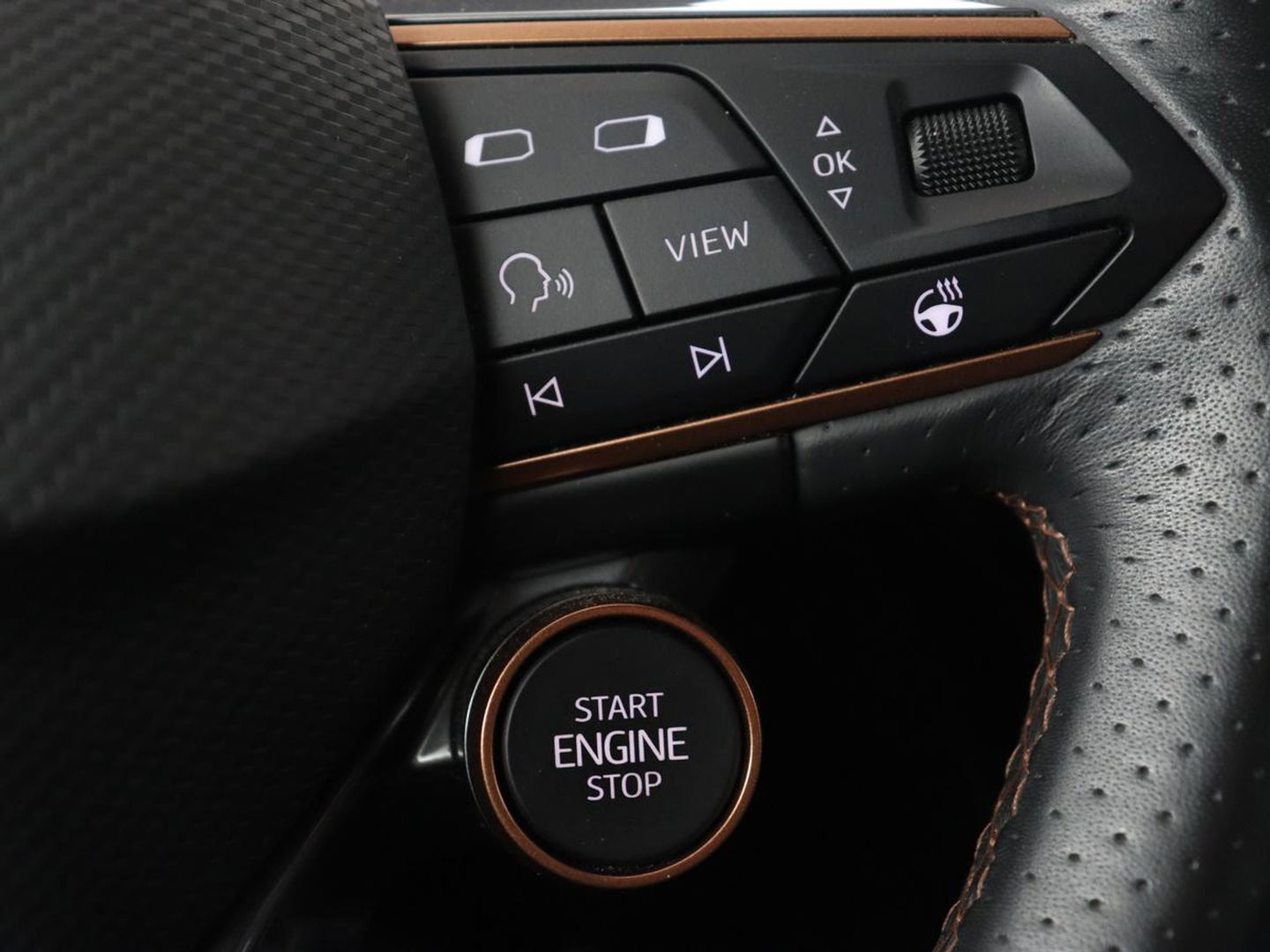 CUPRA Formentor 1.4 e-Hybrid VZ | 245pk | Stoelverwarming | Carplay | Camera | Adaptive cruise | Navigatie | Keyless | Memory | Sfeerverlichting | Full LED | 19'' | PHEV | Plug In