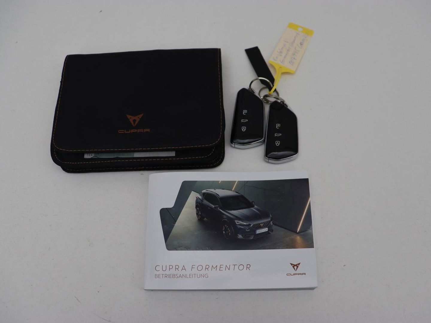 CUPRA Formentor 1.4 e-Hybrid VZ | 245pk | Stoelverwarming | Carplay | Camera | Adaptive cruise | Navigatie | Keyless | Memory | Sfeerverlichting | Full LED | 19'' | PHEV | Plug In