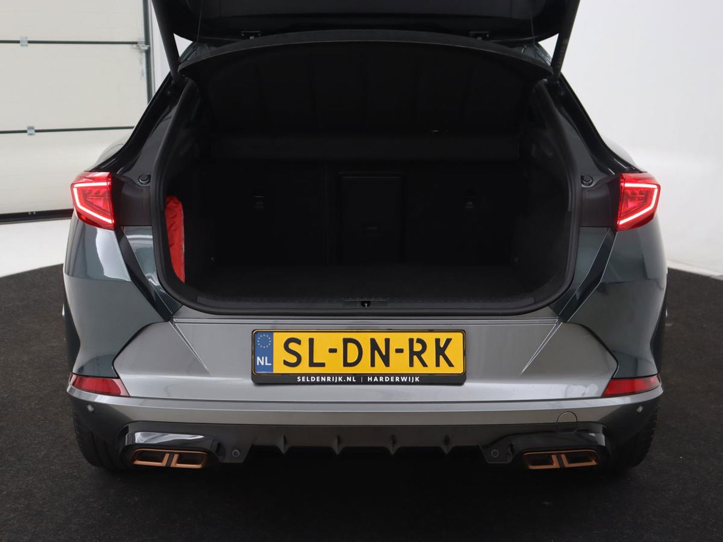 CUPRA Formentor 1.4 e-Hybrid VZ | 245pk | Stoelverwarming | Carplay | Camera | Adaptive cruise | Navigatie | Keyless | Memory | Sfeerverlichting | Full LED | 19'' | PHEV | Plug In